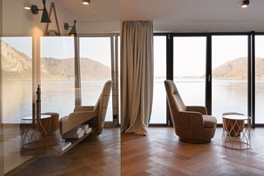 Panoramic Suite, Balcony, Lake View (Traunsee) | Bathroom