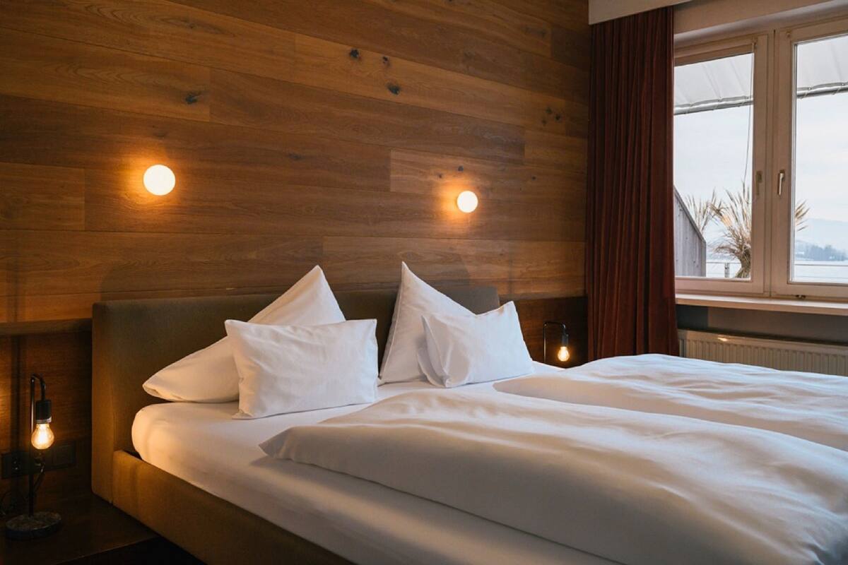 suite (traunsee) | premium bedding, down duvets, minibar, in-room safe