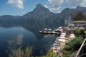 Suíte estúdio júnior, 1 cama King, banheira, vista para o lago (Salzkammergut) | Vista do quarto