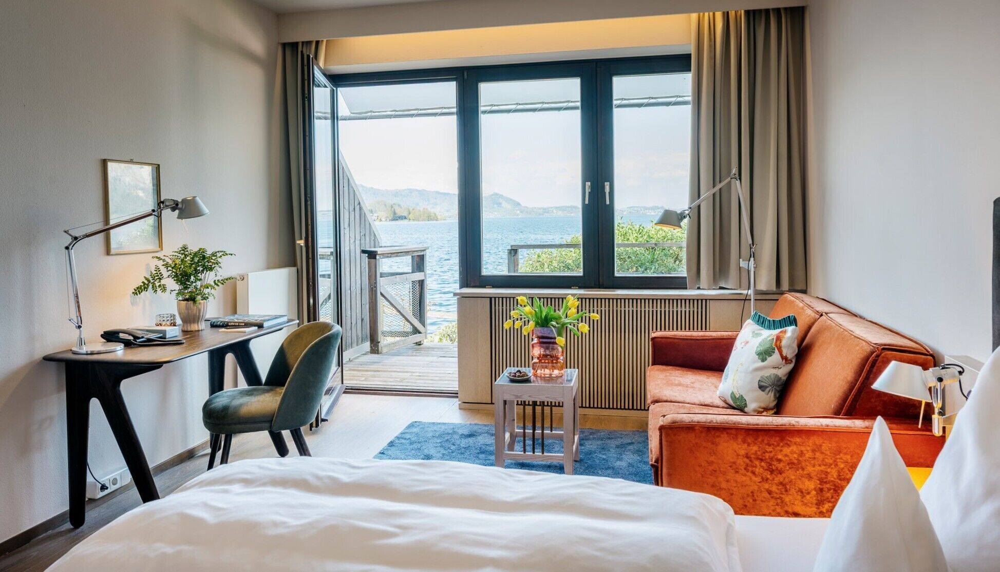 Habitación doble de diseñador, balcón, vista al lago (Mini) | Ropa de cama de alta calidad, edredón y minibar 