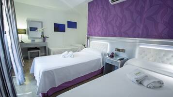 Habitación triple | Colchones viscoelásticos, caja fuerte, escritorio