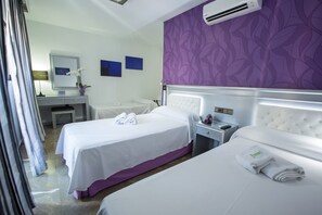 Triple Room | Memory foam beds, in-room safe, desk, laptop workspace - Hotel Molinos (Granada)