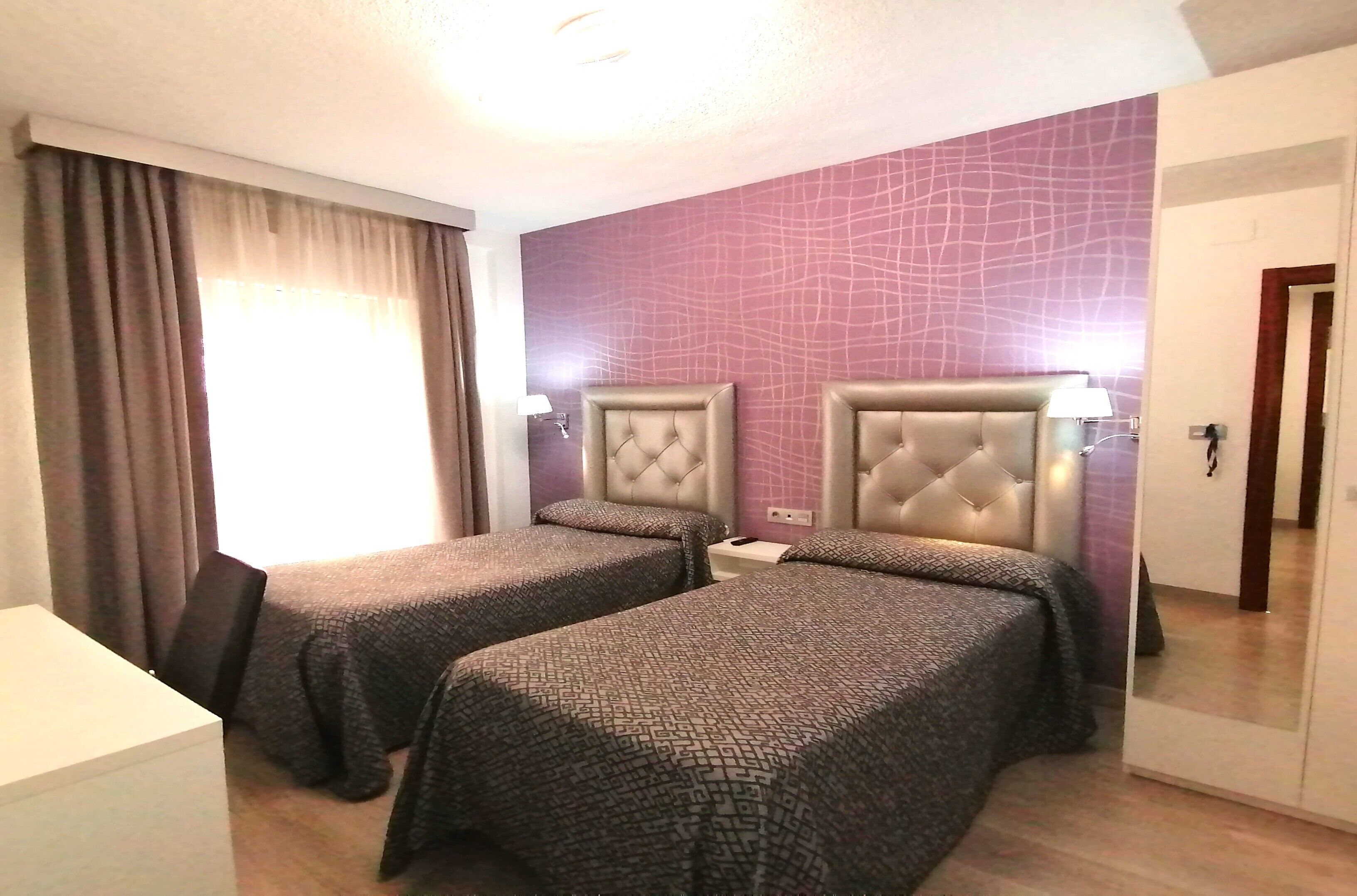 traditional twin room | memory-foam beds, in-room safe, desk, laptop workspace