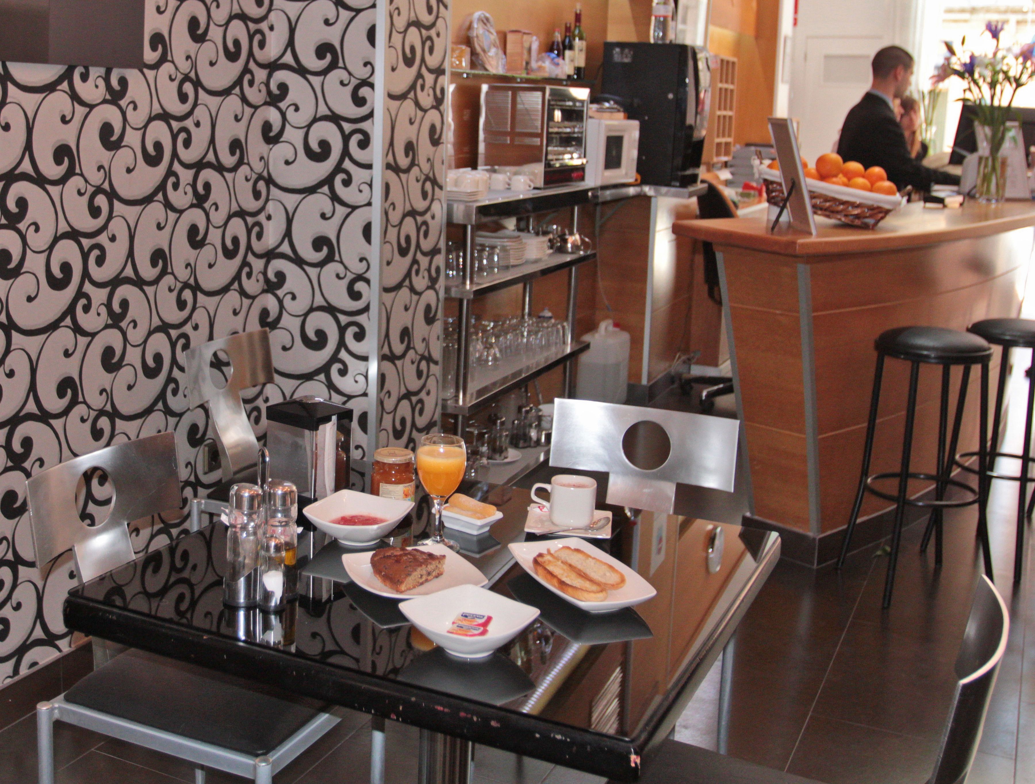 Café da manhã com buffet todos os dias (EUR 9 por pessoa) 