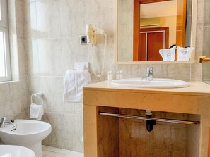 Bathroom - Torreluz Centro Hotel (Almeria)