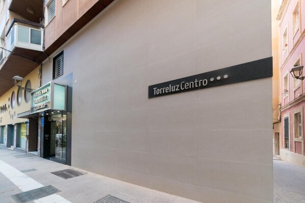 Front of property - Torreluz Centro Hotel (Almeria)