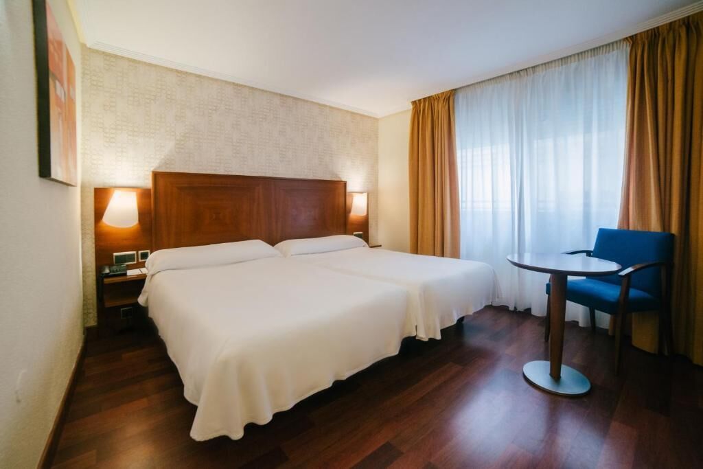 double room | in-room safe, desk, rollaway beds, free wifi