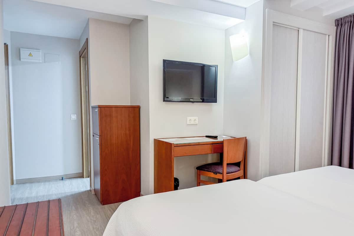 In-room safe, desk, rollaway beds, free WiFi