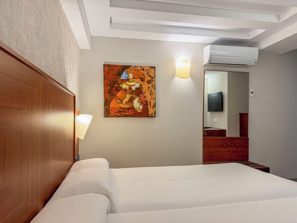 Double Room | In-room safe, desk, rollaway beds, free WiFi - Torreluz Centro Hotel (Almeria)