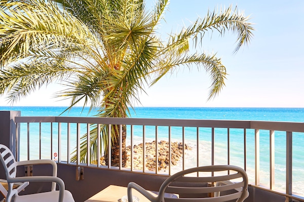 Dobbeltværelse med dobbeltseng eller 2 enkeltsenge - balkon - havudsigt | 1 soveværelse, minibar, pengeskab på værelset, mørklægningsgardiner