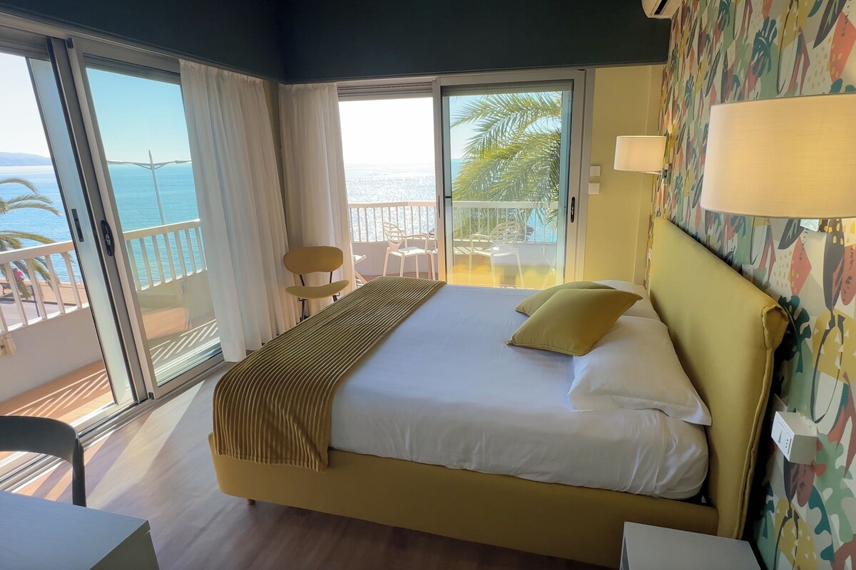 Deluxe Double Room, Balcony, Sea View | Pillowtop beds, minibar, in-room safe, desk