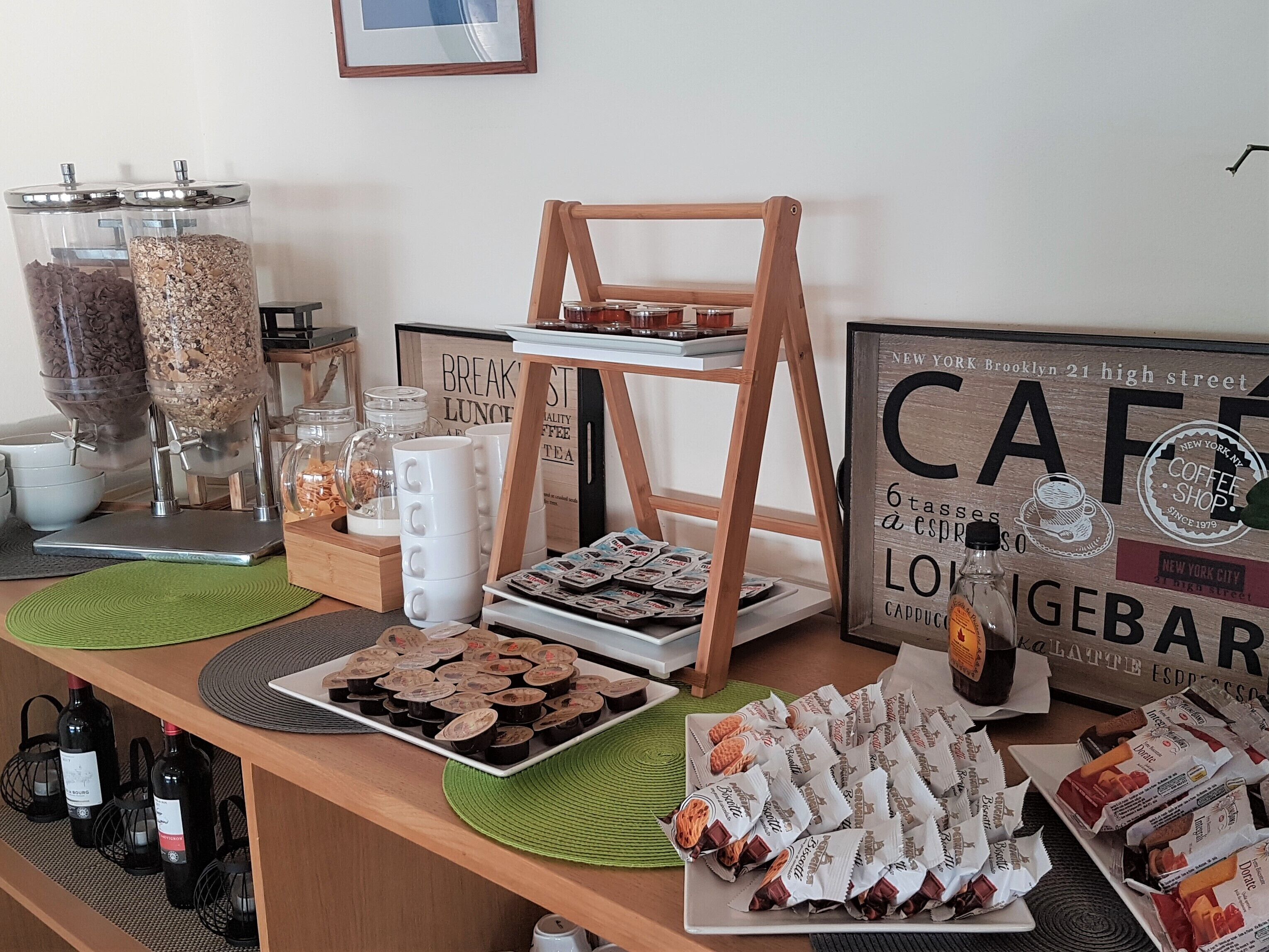 daily continental breakfast (eur 16 per person)