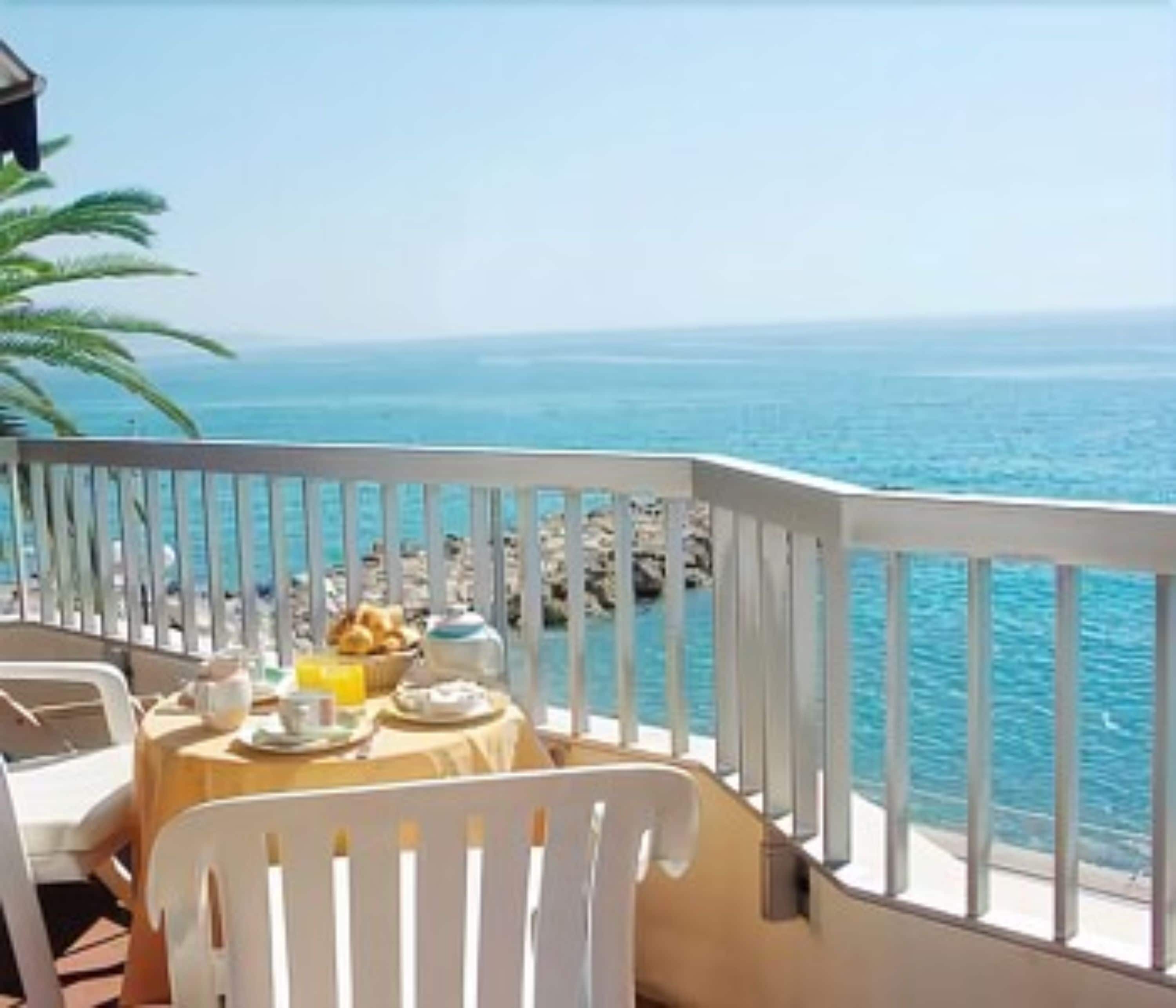 triple room, sea view | water view