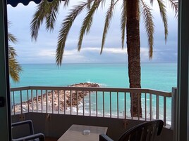 Minibar, in-room safe, blackout drapes, soundproofing