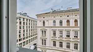 A view of a building with a classical architectural style, featuring multiple windows and a balcony. - Urban Rooms Rathaus - Self Check-In (Vienna)