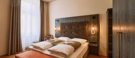 Materassi a doppio strato, una scrivania, Wi-Fi gratuito, lenzuola