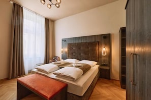 Surmatelas, bureau, Wi-Fi gratuit, draps fournis