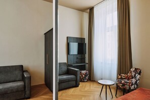 Quarto família (Superior) | Área de estar | TV de tela plana 54 cm com canais a cabo, TV