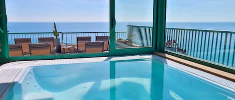 Bañera de hidromasaje interior