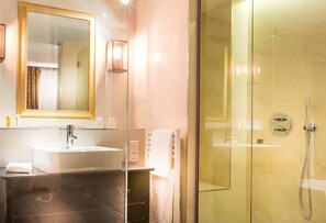Shower, hair dryer - Hotel Moliere (Nevers)