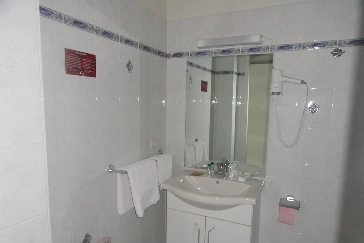 Douche, sĂšche-cheveux