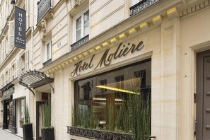 Exterior detail - Hotel Moliere (Nevers)
