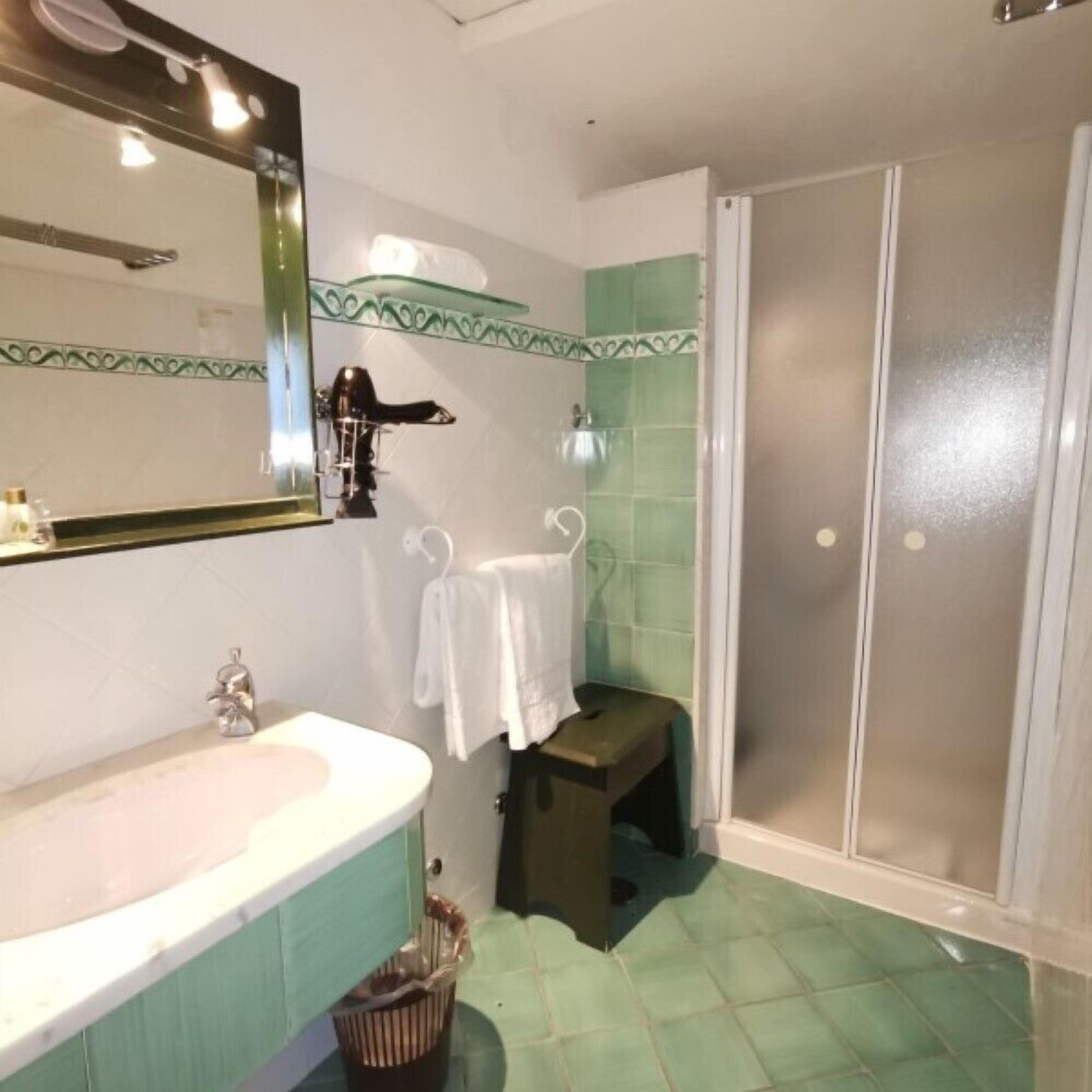 shower, rainfall showerhead, eco-friendly toiletries, hair dryer