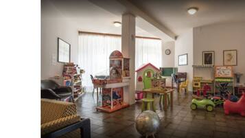 Innen-Kinderspielplatz