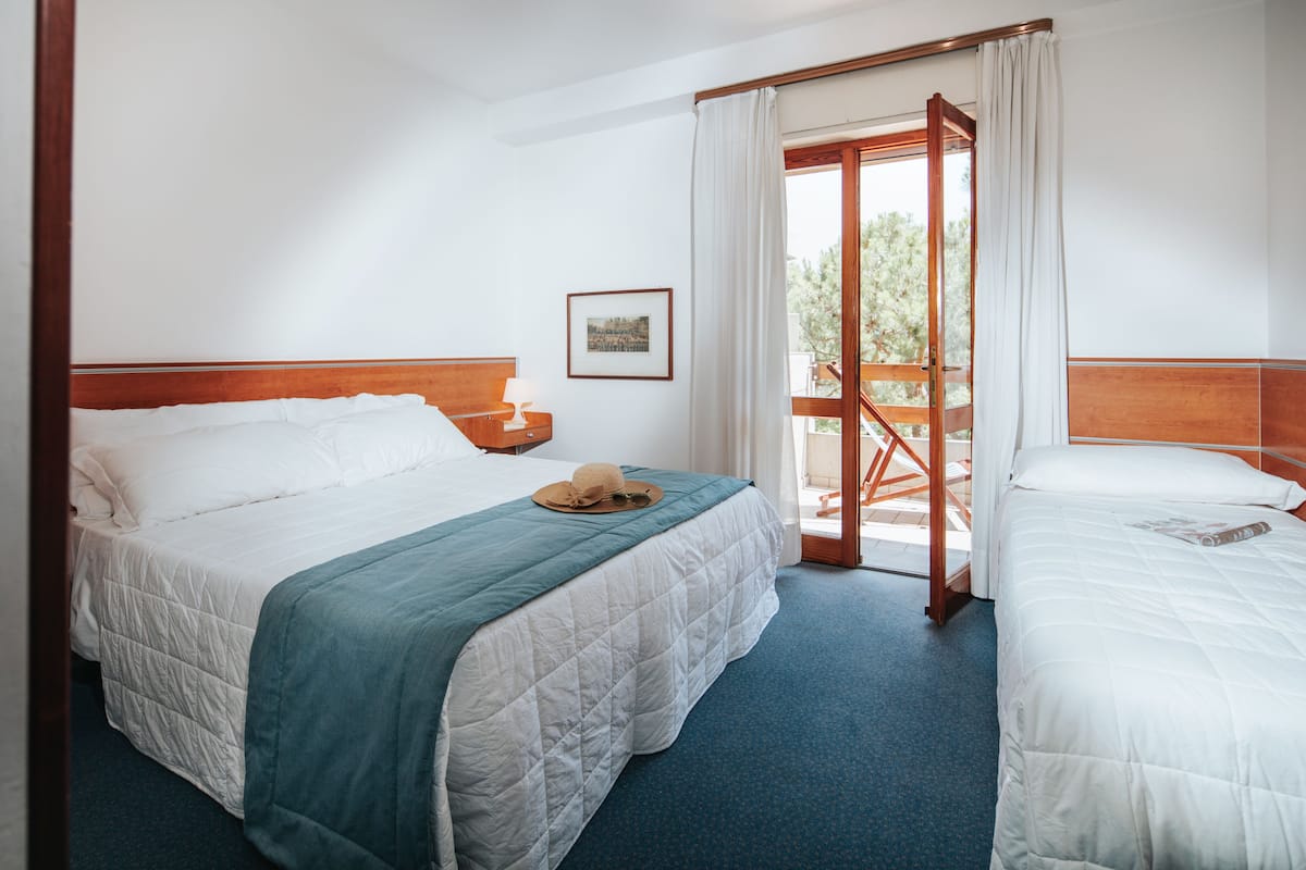Triple Room, Balcony | In-room safe, desk, WiFi (free)