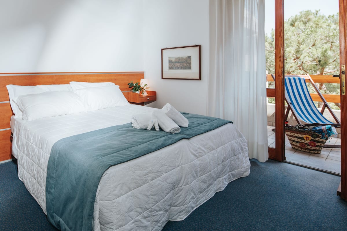 Double Room, Balcony | In-room safe, desk, WiFi (free)