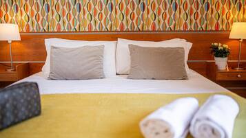 In-room safe, desk, free WiFi