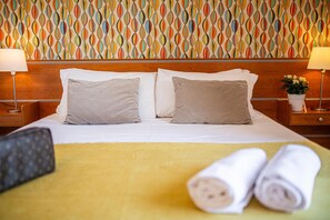 In-room safe, desk, free WiFi