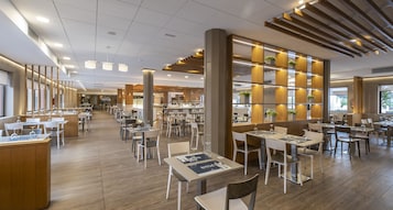Der serveres morgenmad, frokost og aftensmad