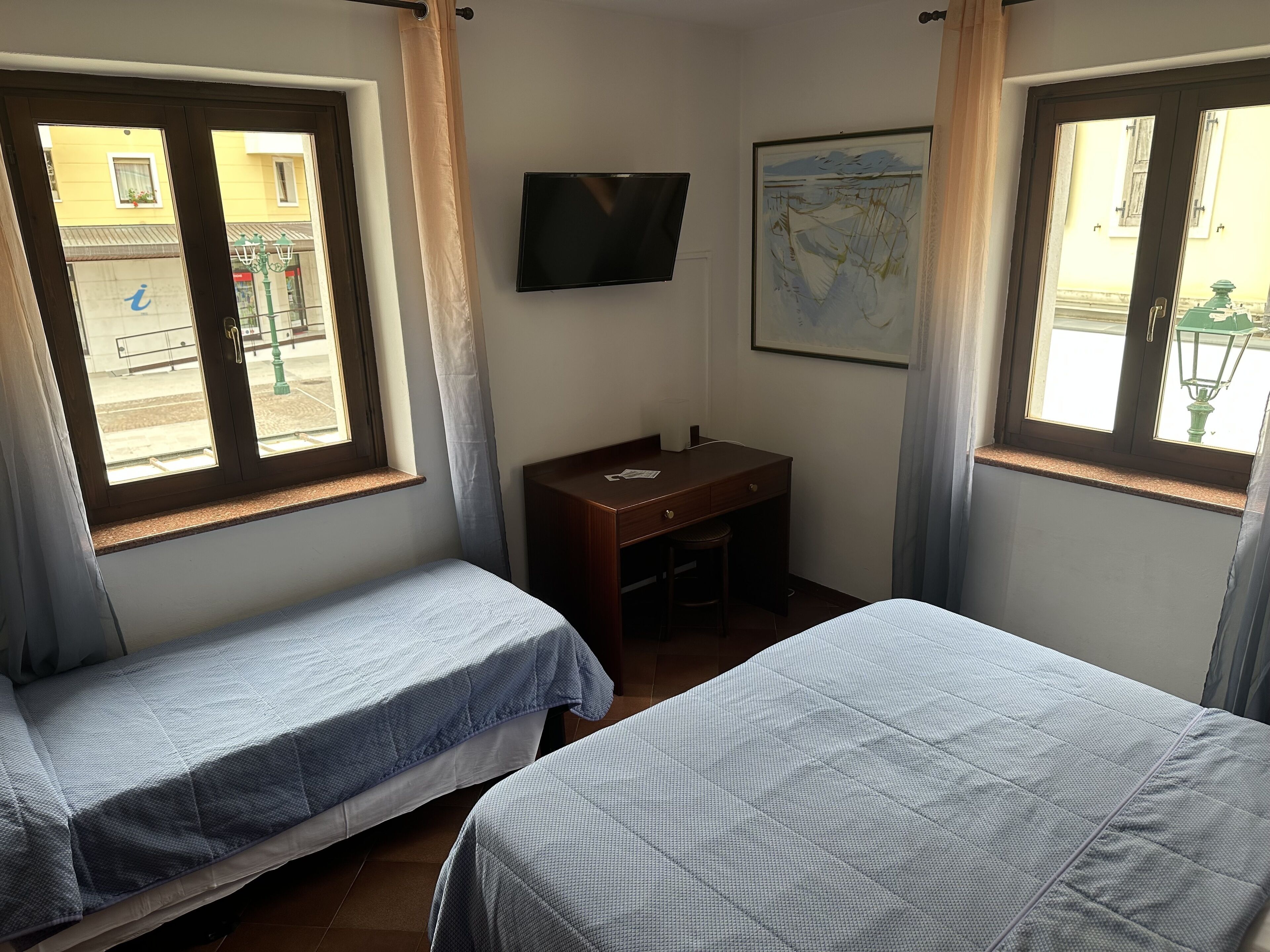 standard triple room | 1 bedroom, in-room safe, desk, free wifi