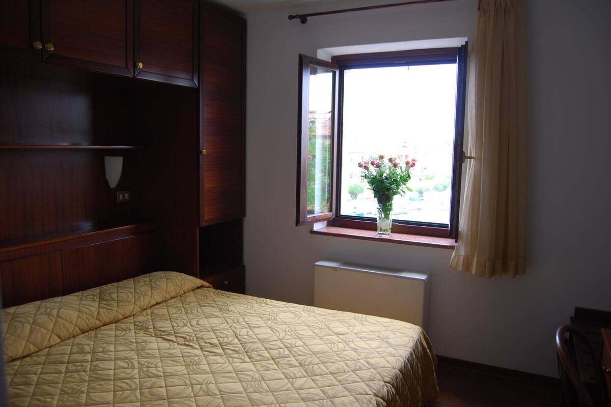 1 bedroom, in-room safe, desk, free wifi