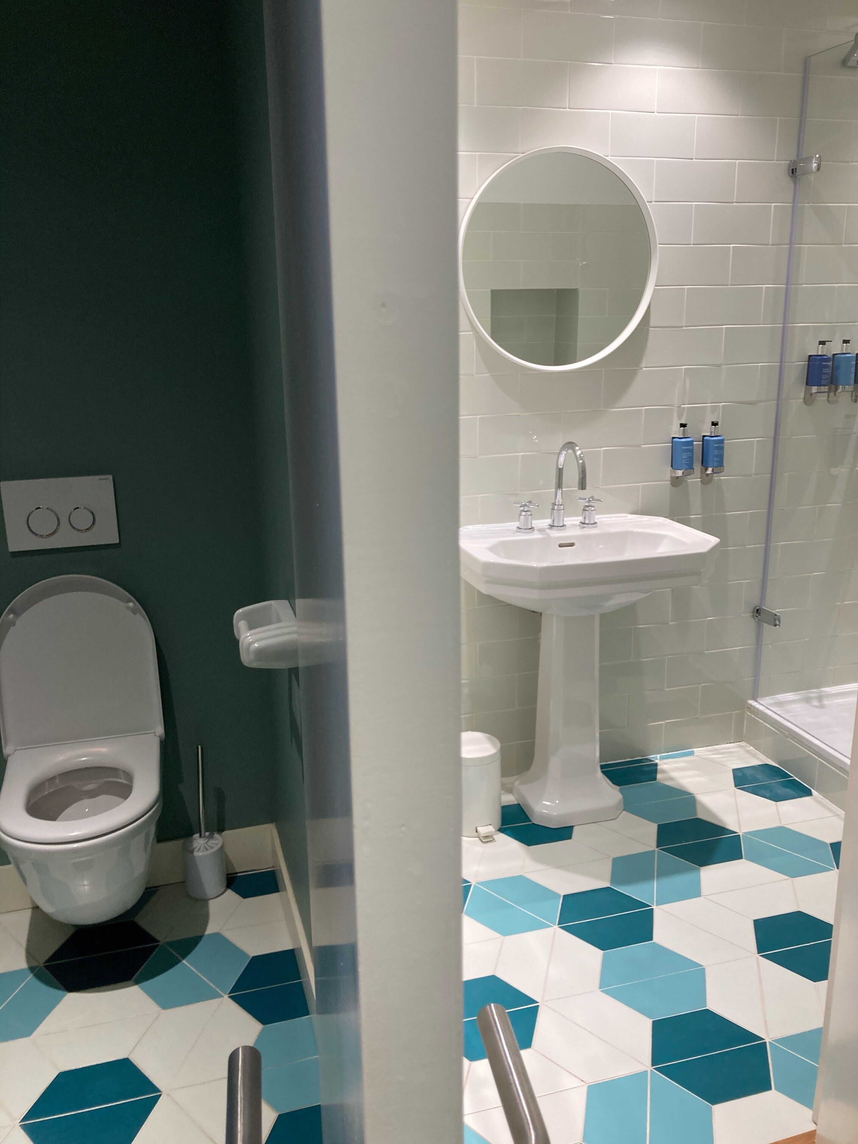 junior suite (apollinaire) | bathroom | free toiletries, hair dryer, bathrobes, slippers