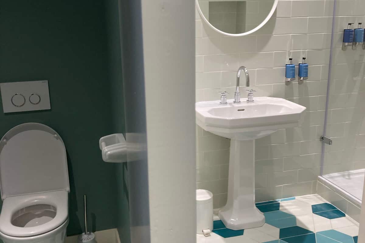 junior suite (apollinaire) | bathroom | free toiletries, hair dryer, bathrobes, slippers