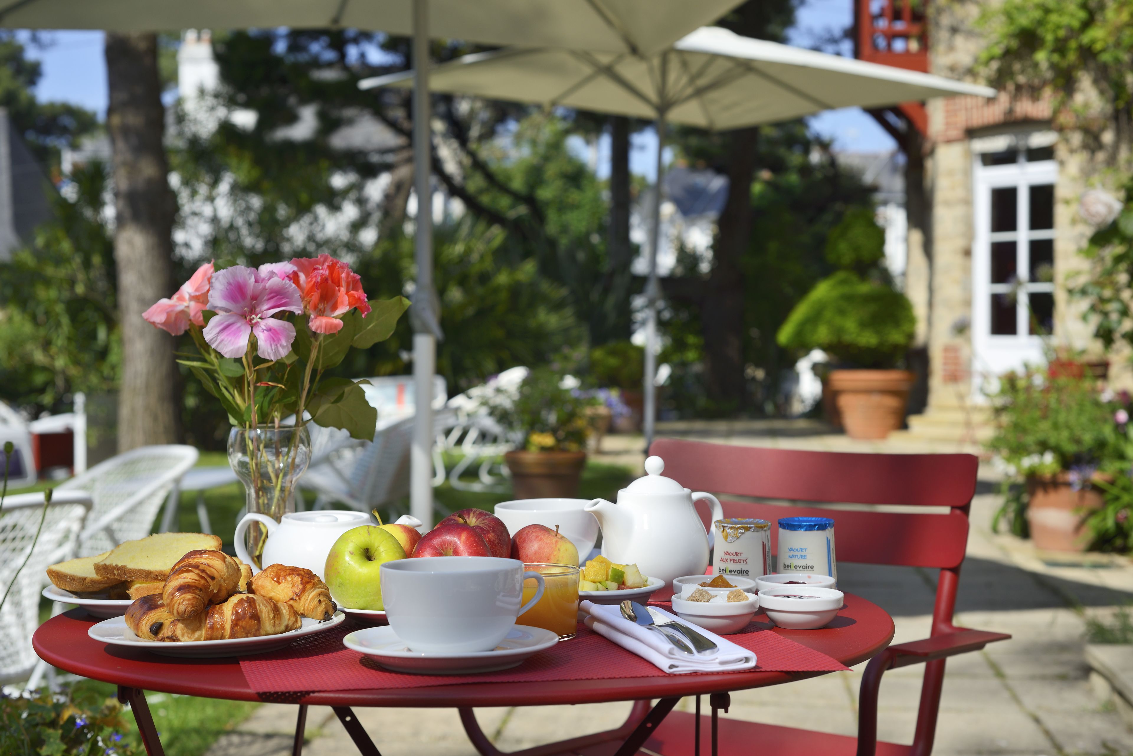 daily buffet breakfast (eur 20.5 per person)