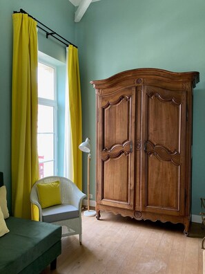 Suite, balcón (James Joyce - Duplex) | Ropa de cama de alta calidad y decoración personalizada 
