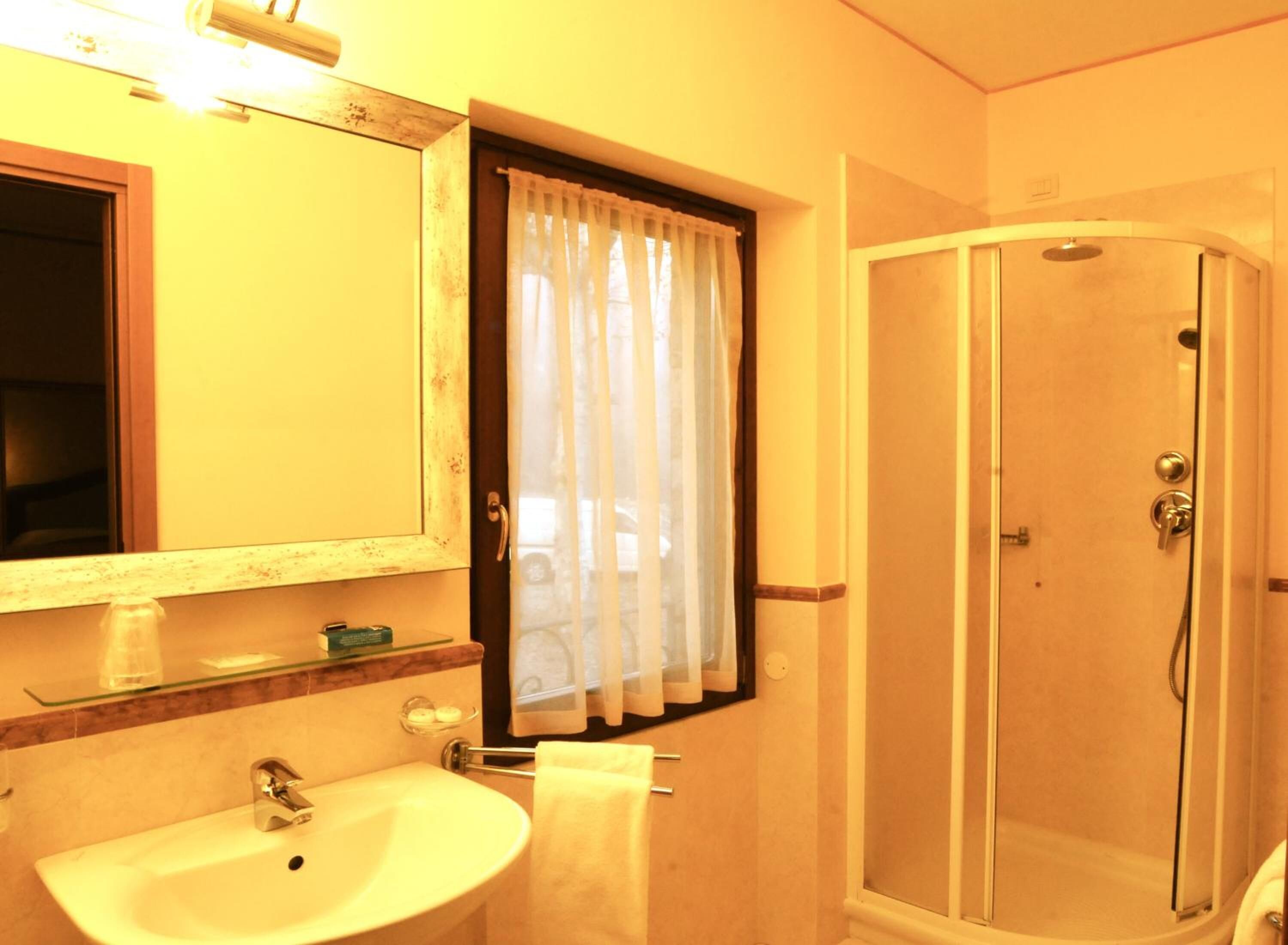 bathtub, free toiletries, hair dryer, towels