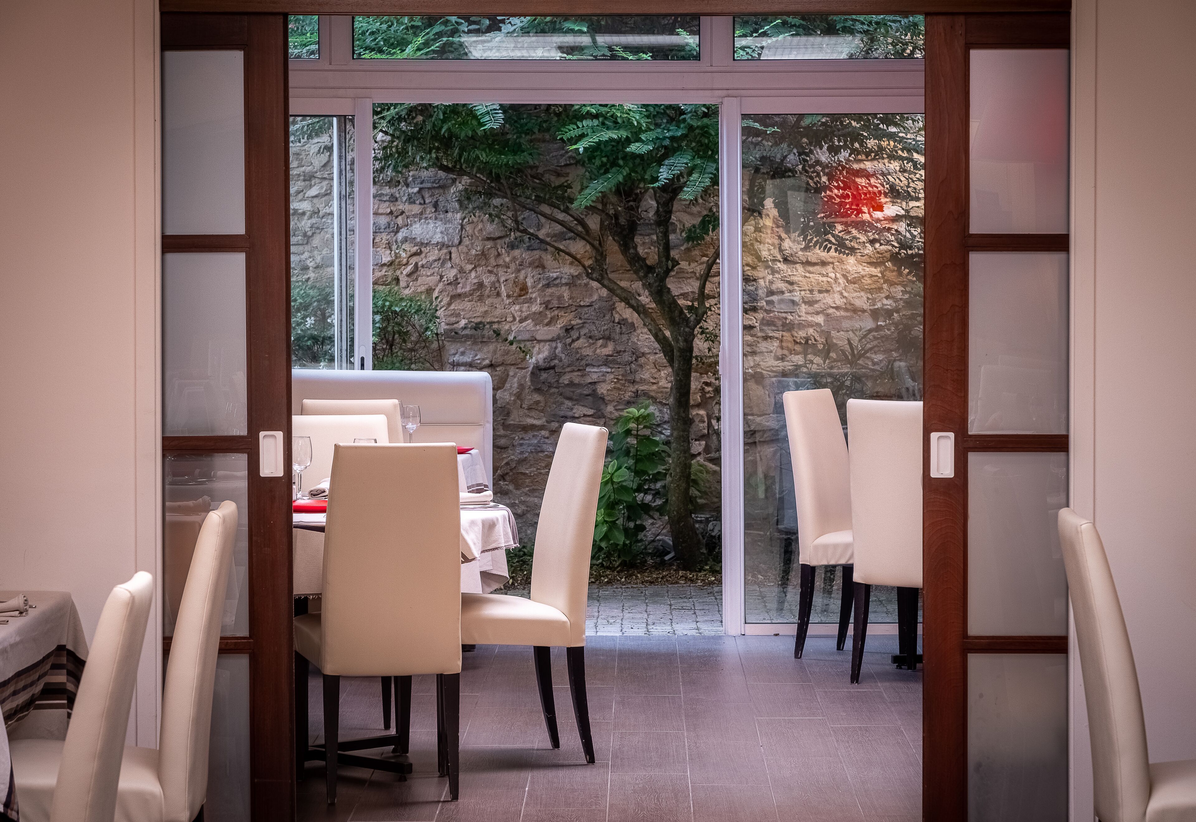 Breakfast, lunch, dinner served; French cuisine 