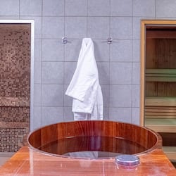 Sauna, vasca idromassaggio, bagno turco, trattamenti per il corpo