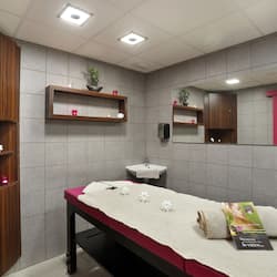 Sauna, vasca idromassaggio, bagno turco, trattamenti per il corpo