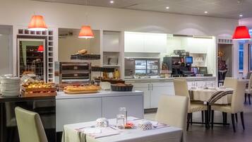 Desayuno buffet (con cargo)