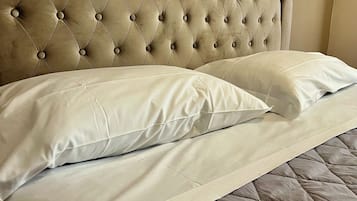 Luxury Room | Hypo-allergenic bedding, memory foam beds, individually furnished, desk