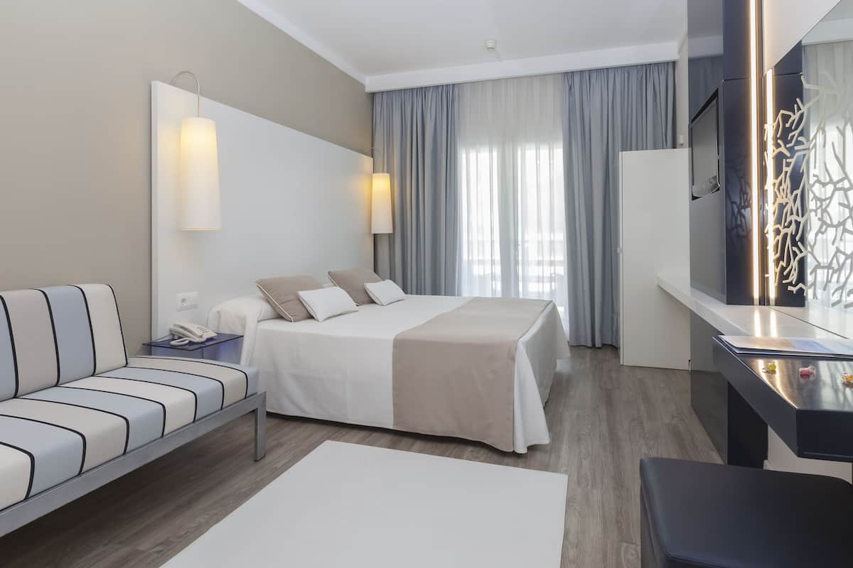 standard double room, mountain view | minibar, in-room safe, free cots/infant beds, rollaway beds