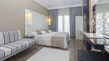 Minibar, coffres-forts dans les chambres, lits bébé (gratuits)