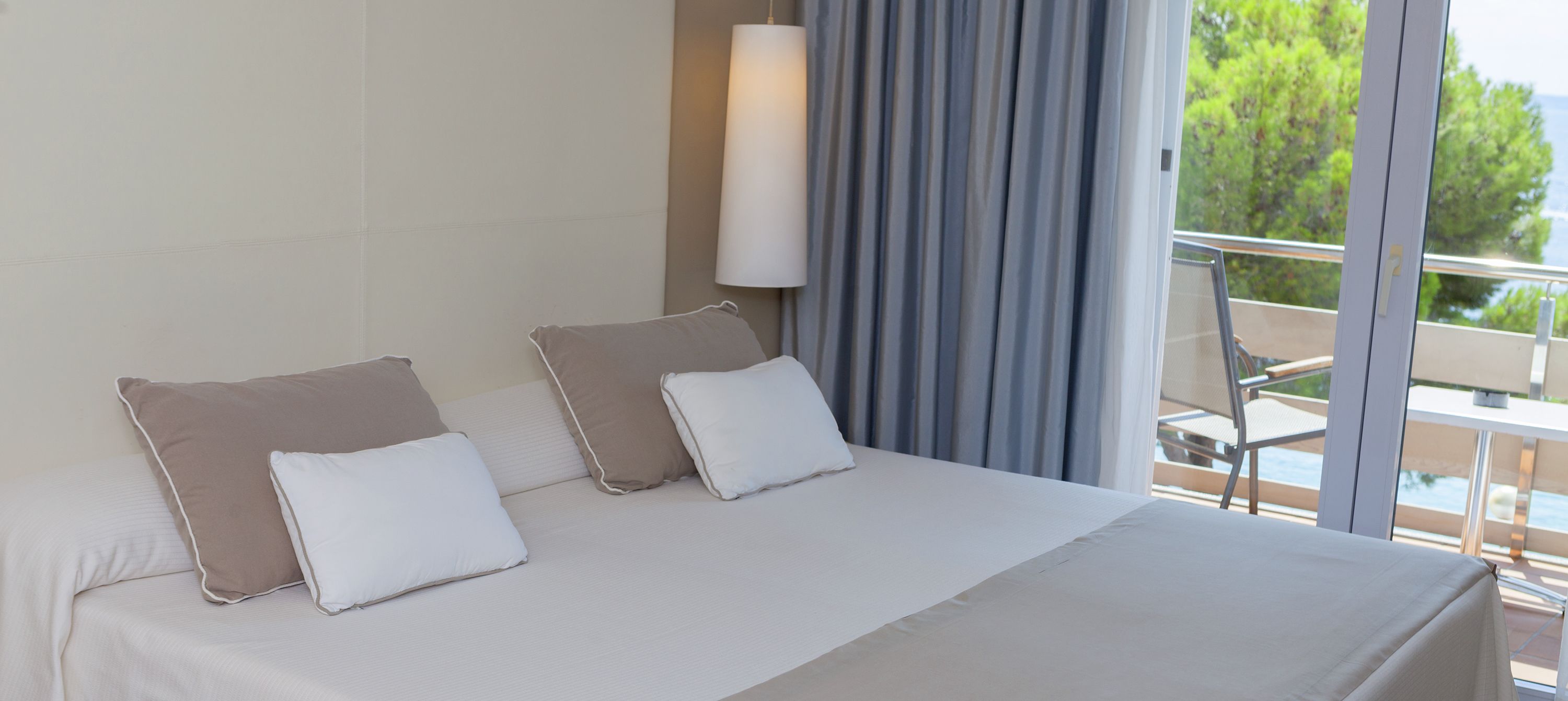 standard double room, sea view | minibar, in-room safe, free cots/infant beds, rollaway beds