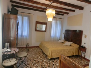 Chambre Triple Classique | Couette en duvet d'oie, coffres-forts dans les chambres