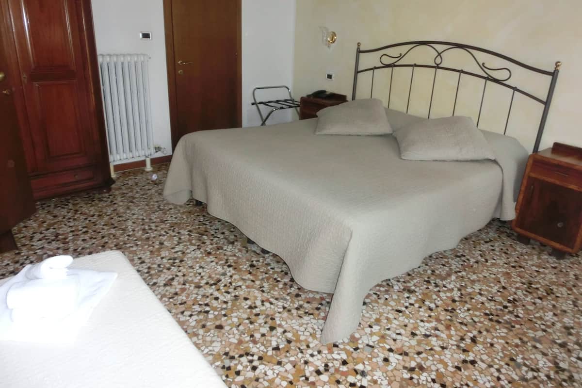 Down duvets, in-room safe, individually furnished, desk